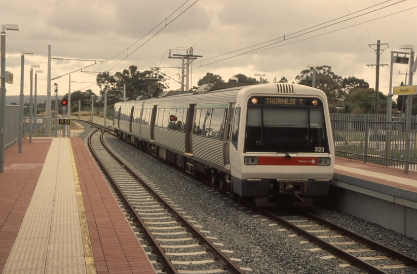 133022: Thornlie Suburban from Perth 2-car 'A' Set 323 leading