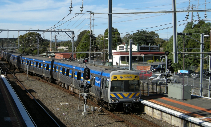 135077: Ringwood Up Suburban from Lilydaye 6-car Comeng