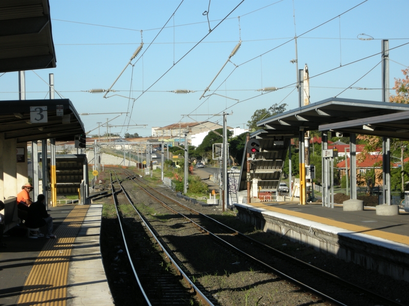 135089: Darra Looking towards Brisbane along Down Platform