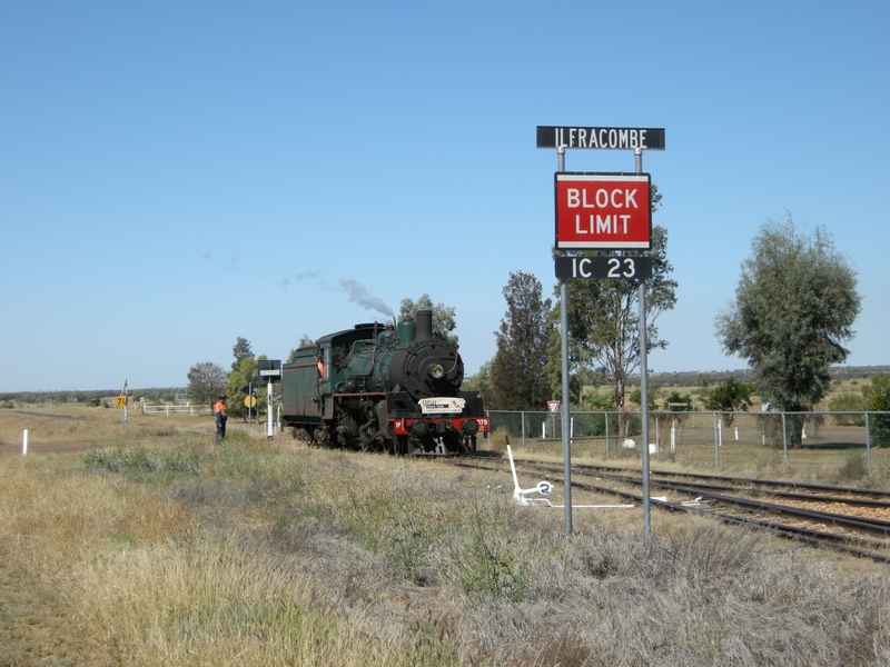 135124: Ilfracombe BB18 1079 running round Queensland 150th Anniversary Special
