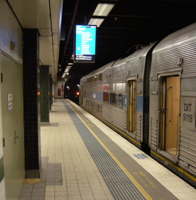 135309: Sydney Central Platform 25 Down Interurban DIT 9119 Second car from rear