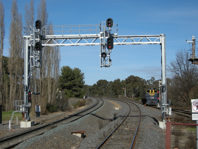 135429: Castlemaine looking towards Melbourne along Main Line Tracks Up Light Engine on Victoria Goldfirlds Railway Y 133