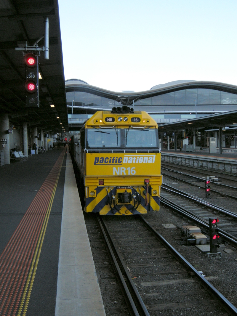 135497: Southern Cross Platform 2 6MA8 Overland NR 16