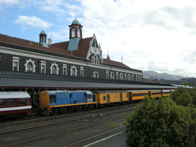 135816: Dunedin Stabled Passenger Dj 3107