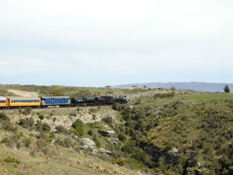 135959: km 44 Otago Central Railway 9:30am Down Passenger Ab 663