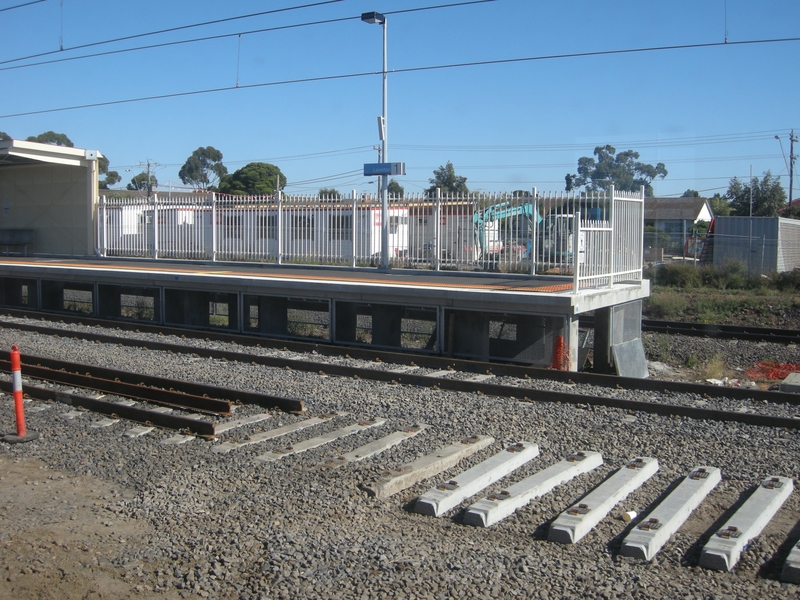 136477: Laverton Melbourne end of platforms