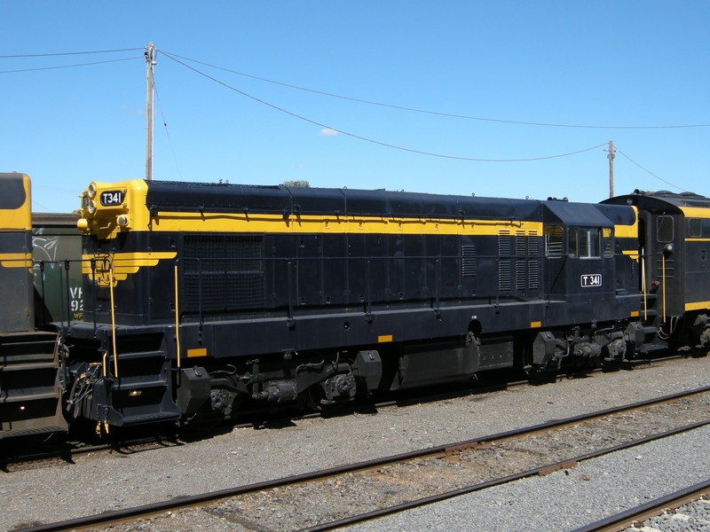 136485: Maryborough Up El Zorro Grain Train S 303 T 341 T 357 T 413