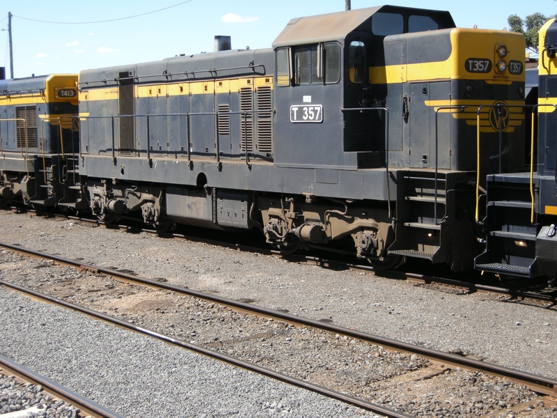 136487: Maryborough Up El Zorro Grain Train S 303 T 341 T 357 T 413