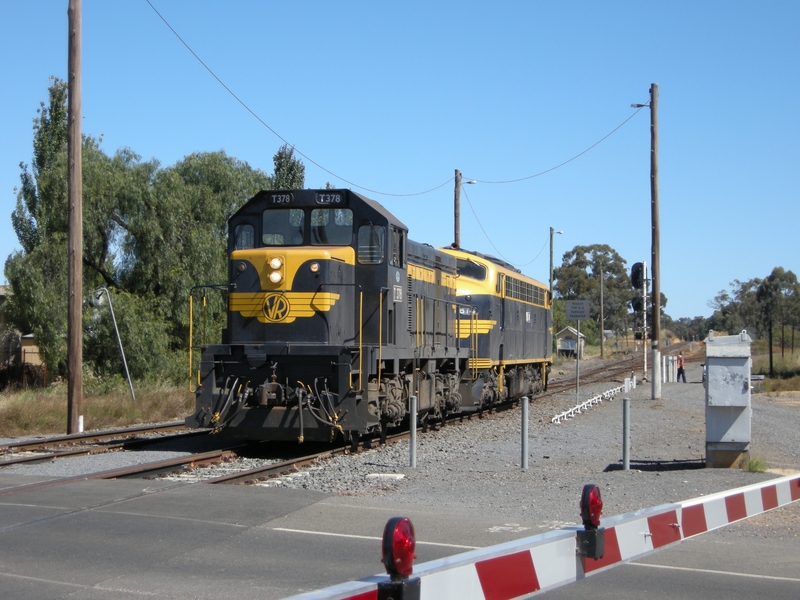 136497: Maryborough T 378 B 74 Backing down for Up SRHC Special