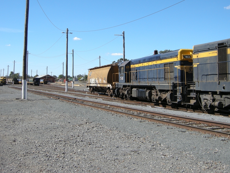 136501: Maryborough shunting Up El Zorro Grain Train S 303 T 341 T 357 T 413