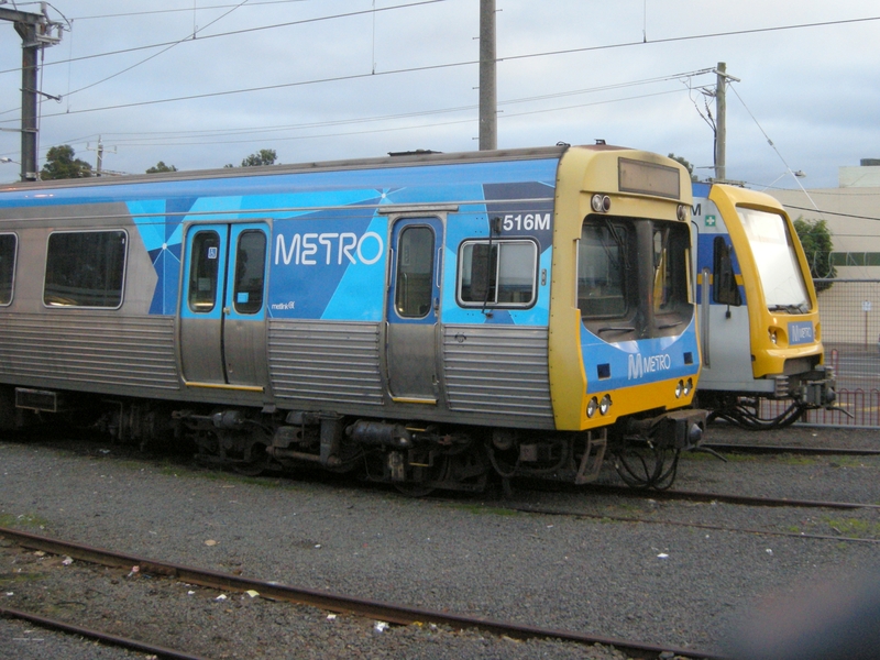 136880: Glen Waverley Stabled Comeng Train 516 M nearest