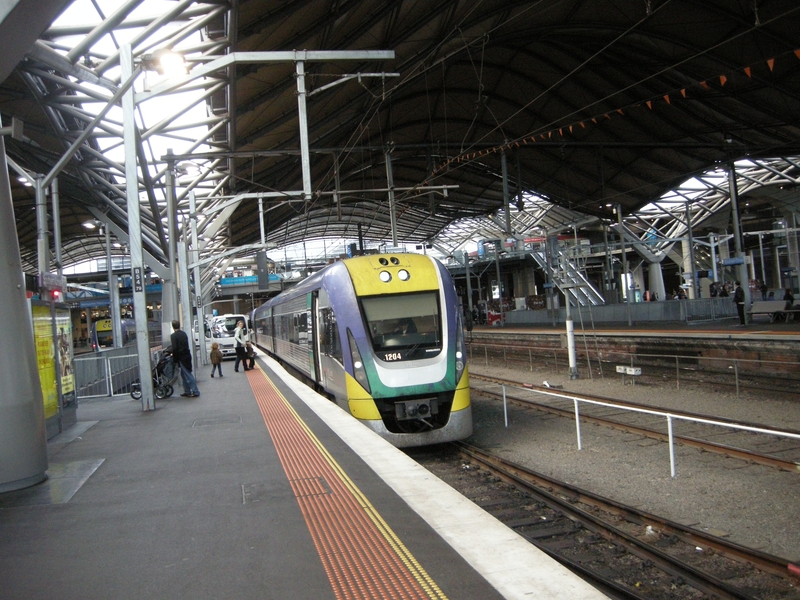 137179: Southern Cross Platform 8 10:28am Ballarat Passenger VL04