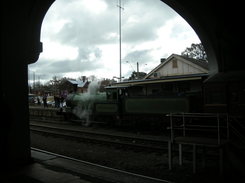 137192: Ballarat Down Special Passenger to Sulky Loop Y 112 leading