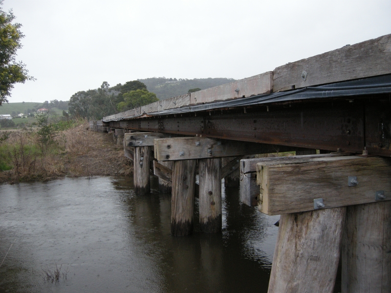 137215: Watts River Bridge looking West