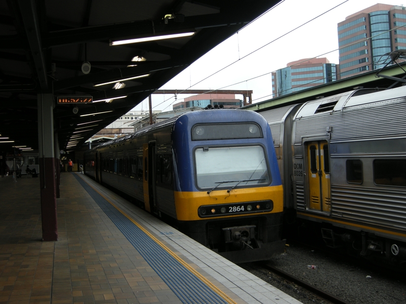 137302: Sydney Central 11:12am Moss Vale Passenger LE 2864 leading