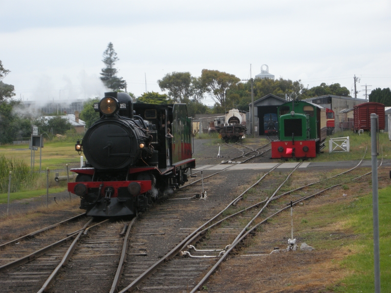 137492: Queenscliff T 251 running Round and V 8 Stabled