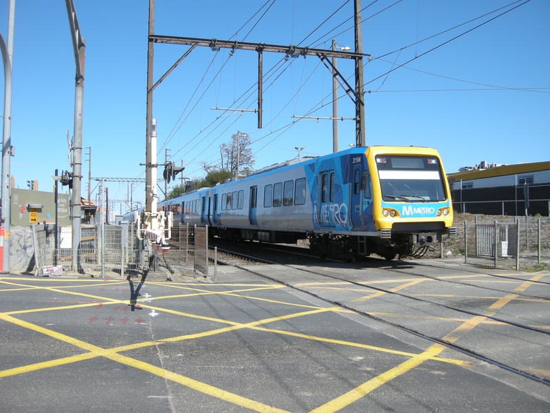 137751: Mitcham Down Suburban Train 6-car X'Trapolis 21 M leading