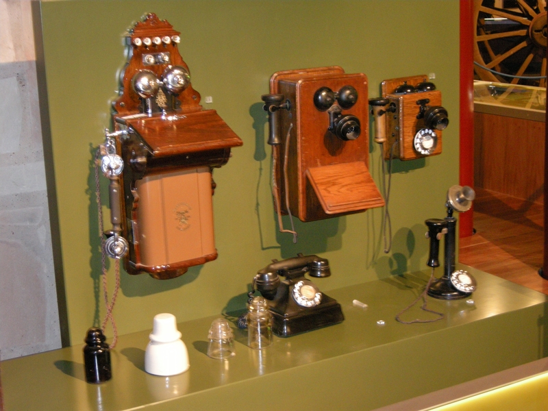 201496: Longreach Australian Stockmens' Hall of Fame Telephone Display