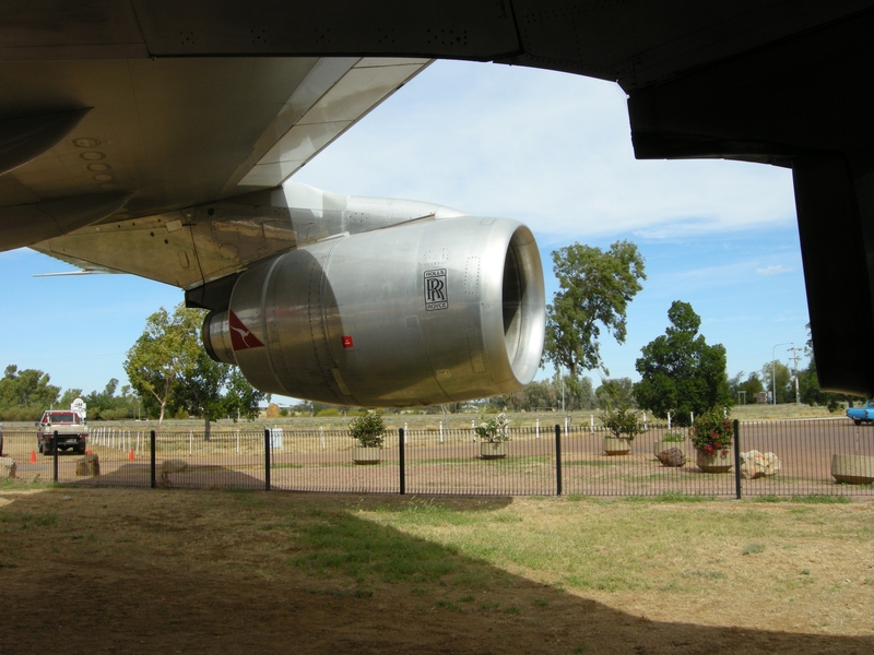 201521: Longreach Qantas Founders' Museum Engine of Boeing 747 'City of Bunbury'