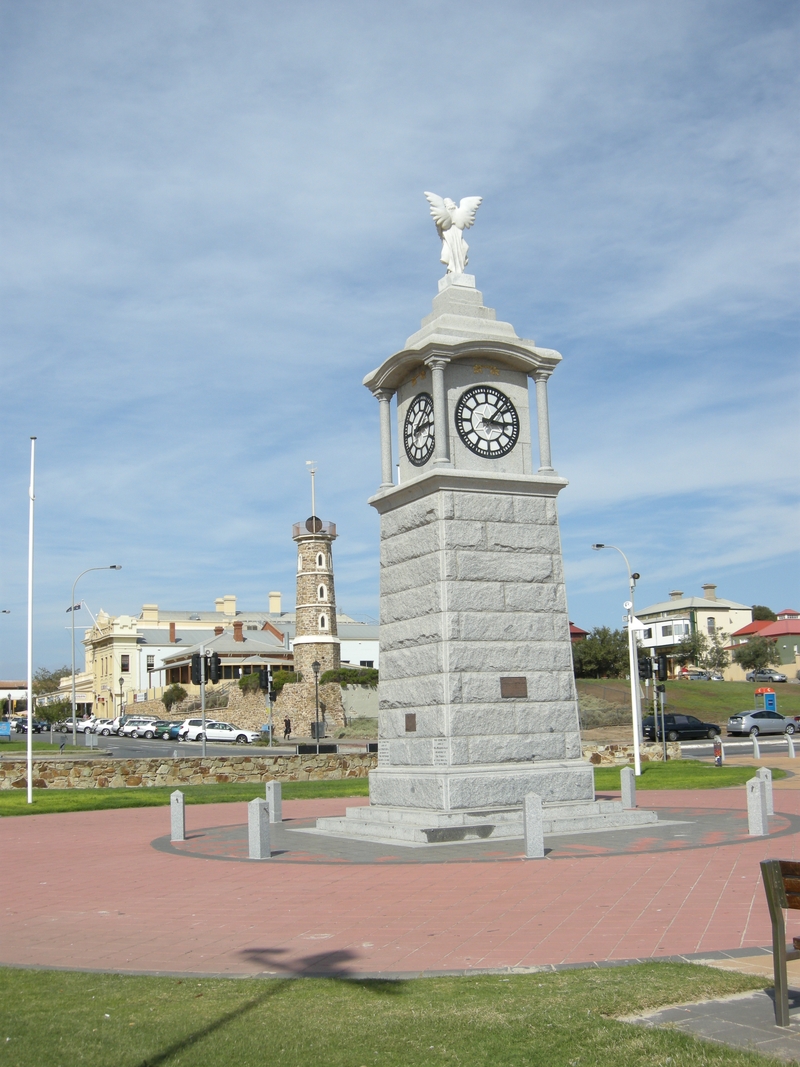 201563: Semaphore South Australia War Memorial and Lighthouse