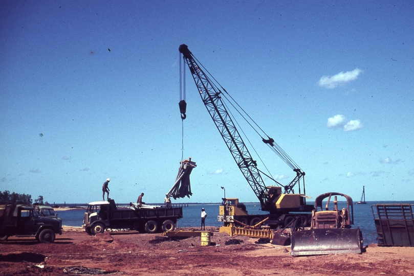 400080: Milner Bay Groote Eylandt NT BHP construction site Unloading Fitzgerald's Barge