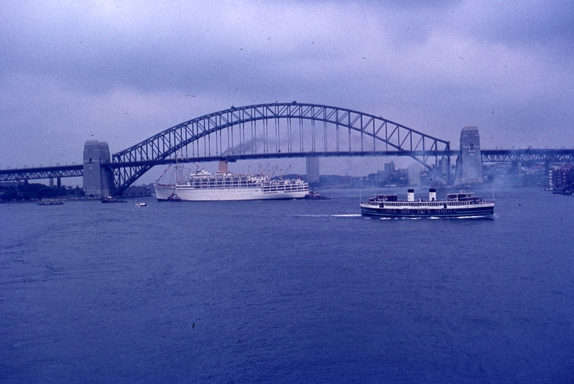 400228: Sydney Harbour NSW P & O 'Himalaya' Tugs and Ferry