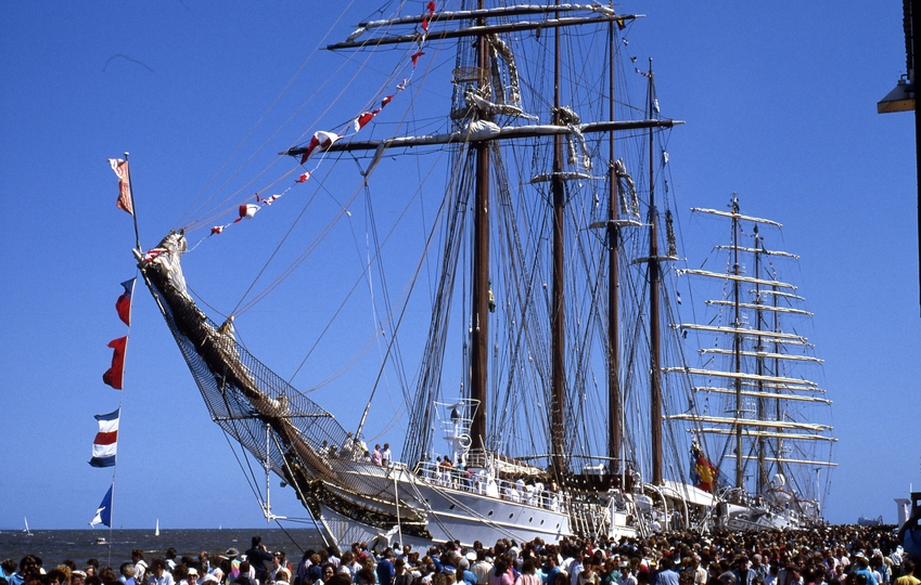 400564: Port Melbourne Victoria Prince's Pier Tall Ships visit Juan Sebastian de Elcano and Dar Mlodziezy