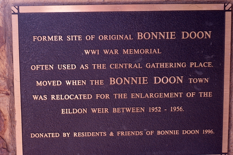 400729: Bonnie Doon Victoria War Memorial Plaque