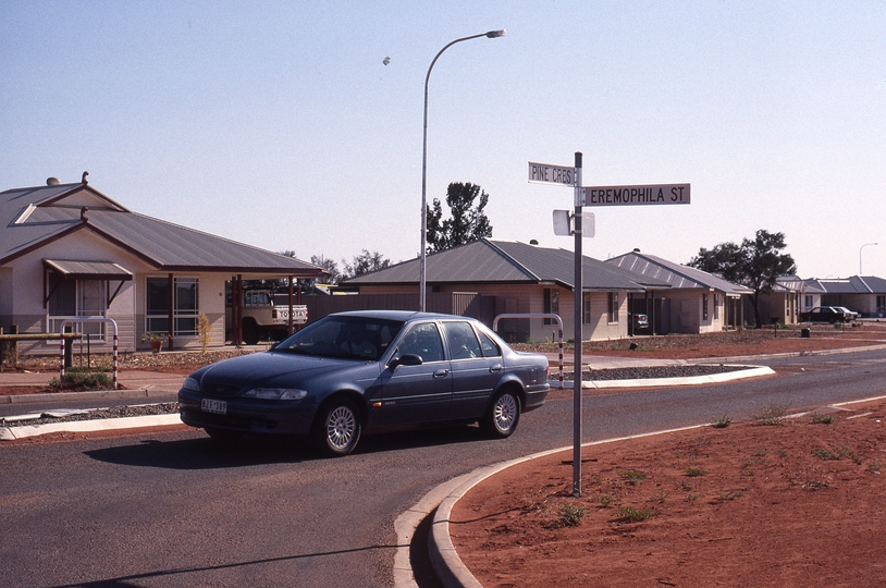 400733: Roxby Downs South Australia Housing in Pine Crescent