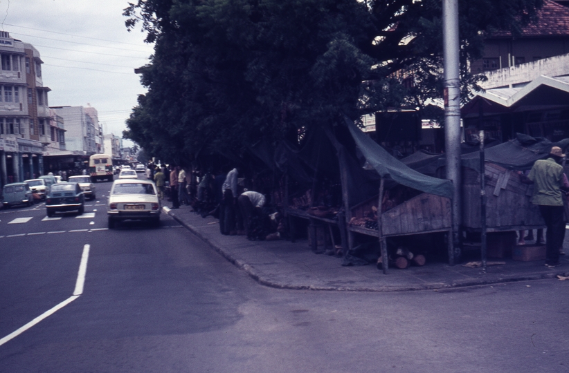 401513: Mombasa Kenya Souvenir Sellers' Stalls