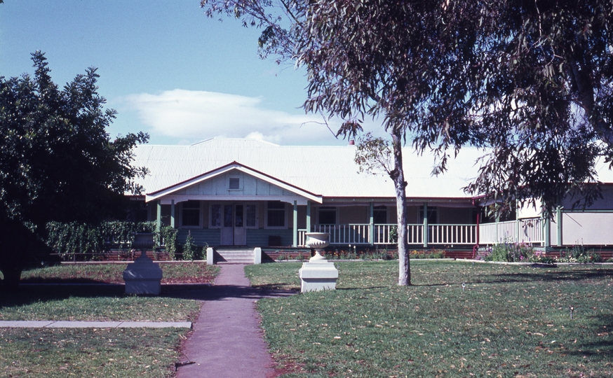 401562: Kalgoorlie Regional Hospital Western Australia Nurses' Quarters Photo Wendy Langford