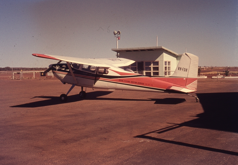 401702: Meekatharra Airport Western Australia Royal Flying Doctor Service Aircraft Photo Wendy Langford