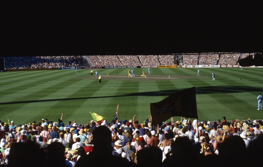 401826: Melbourne Cricket Ground Victoria One Day Match Australia vs England S Waugh and Marsh batting