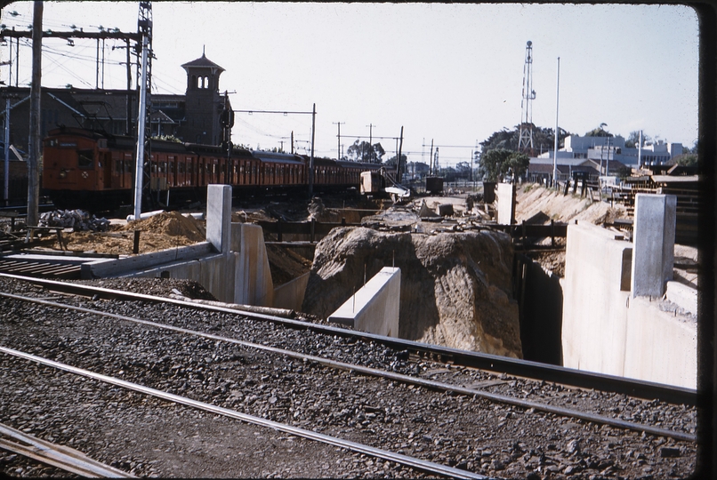 100046: Elsternwick Suburban Tait Grade Separation Works looking up from Glenhuntly Road