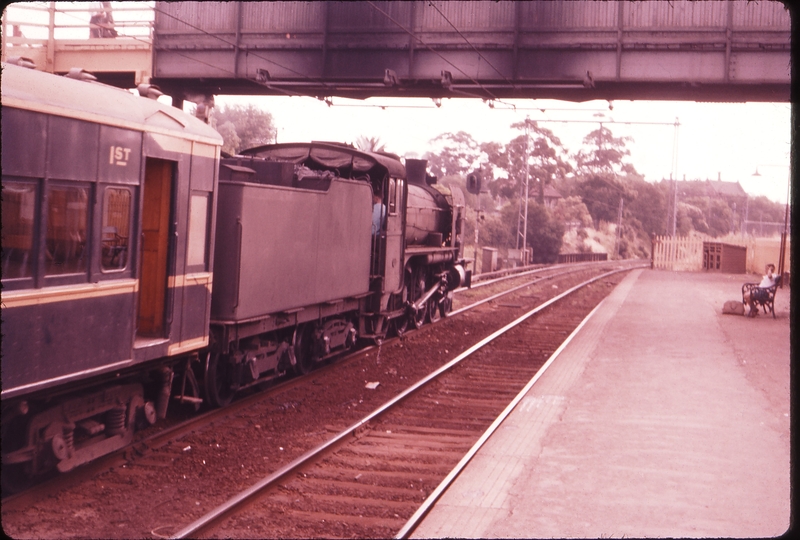 100214: Footscray 4:23pm Bacchus Marsh Passenger A2 932 receding view of engine