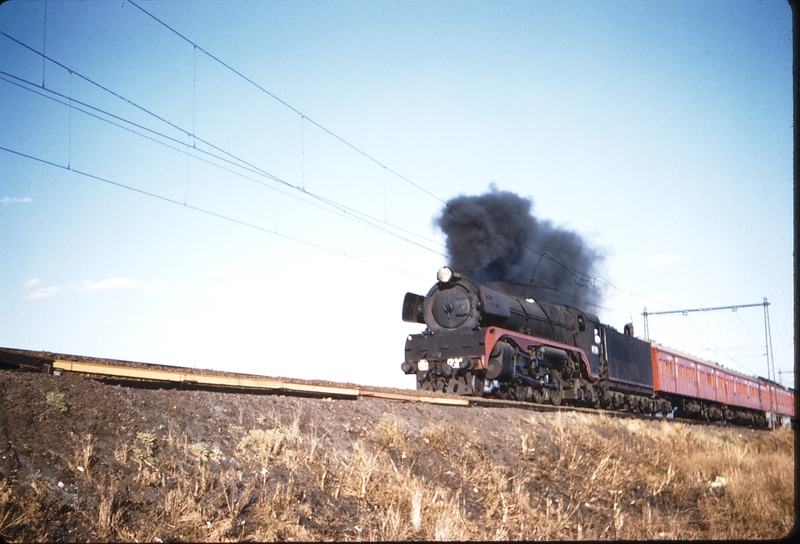 100221: South Kensington 6:05pm Geelong Passenger R 739