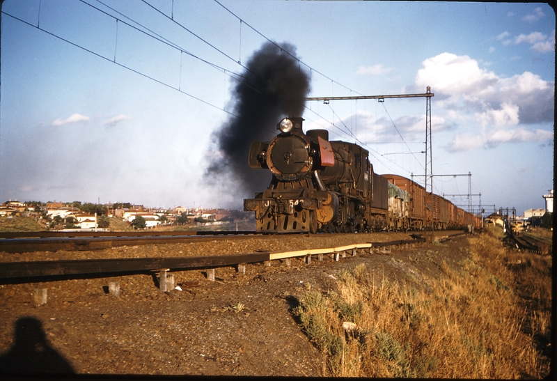 100223: South Kensington 5:45pm Bendigo Goods J 542