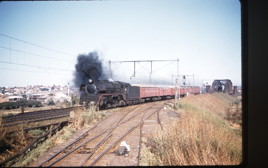 100231: Maribyrnong River Junction 6:05pm Geelong Passenger R 736