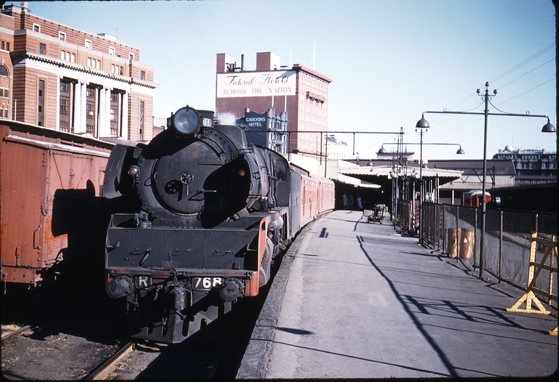 100233: Spencer Street 5:30pm Seymour Passenger R 768 at Platform 10A