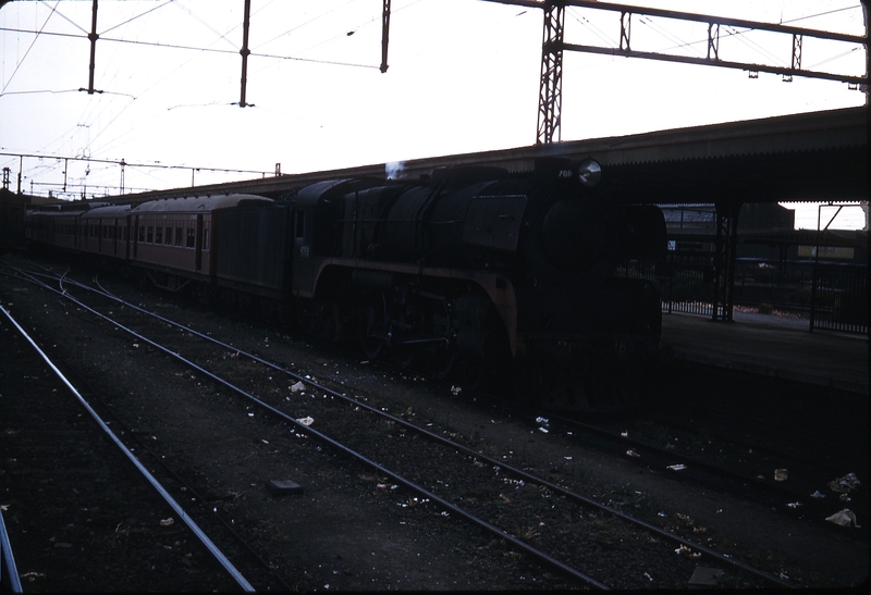 100248: Spencer Street 6:05pm Geelong Passenger R 769