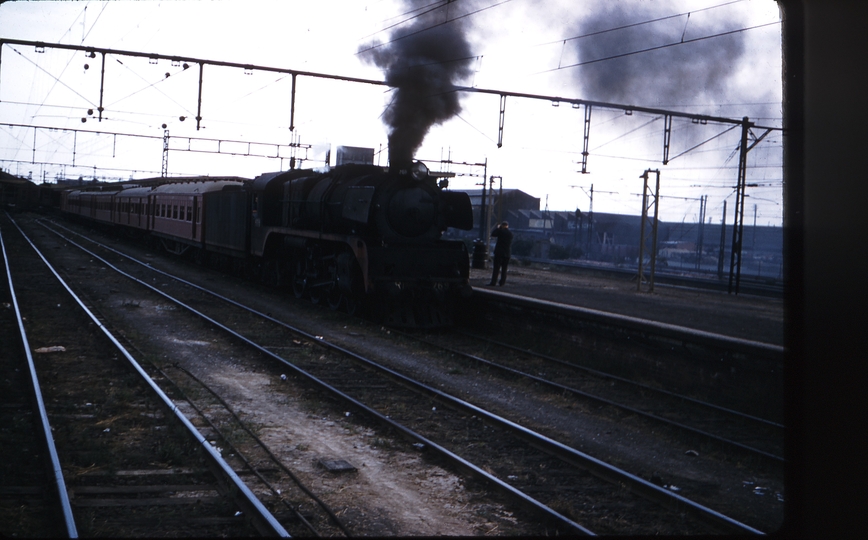 100249: Spencer Street 6:05pm Geelong Passenger R 769