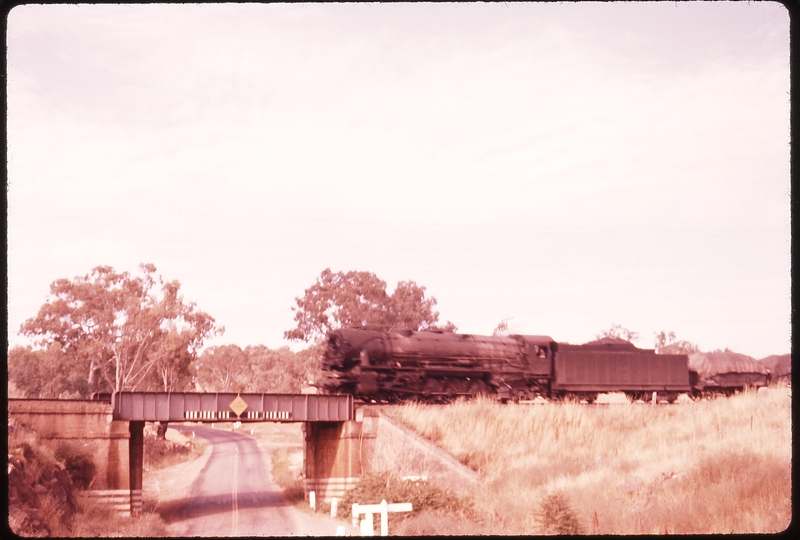 100296: Cootamundra - Frampton Up Goods 5704 at Underline Bridge