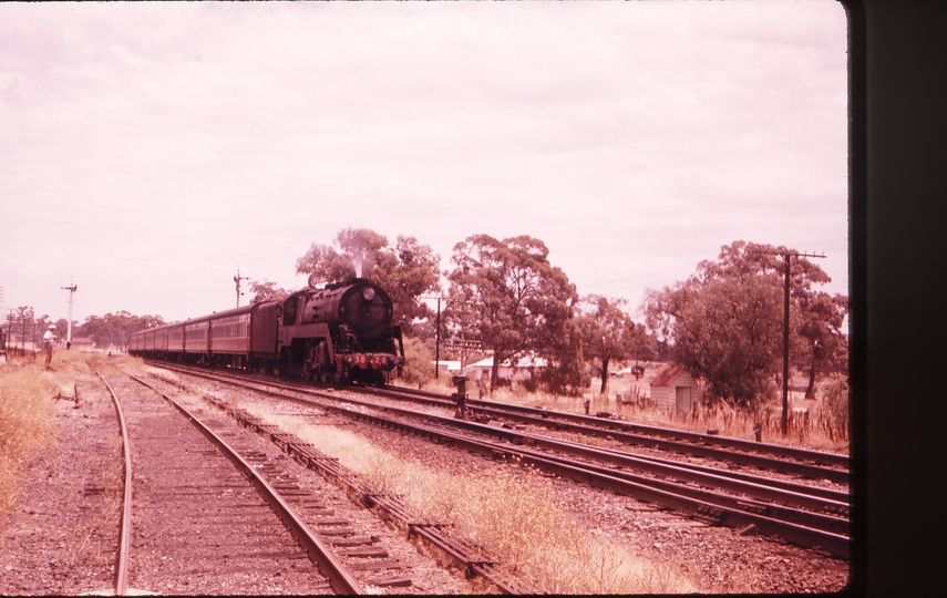 100327: Bethungra Up Riverina Express 1st Division 3820