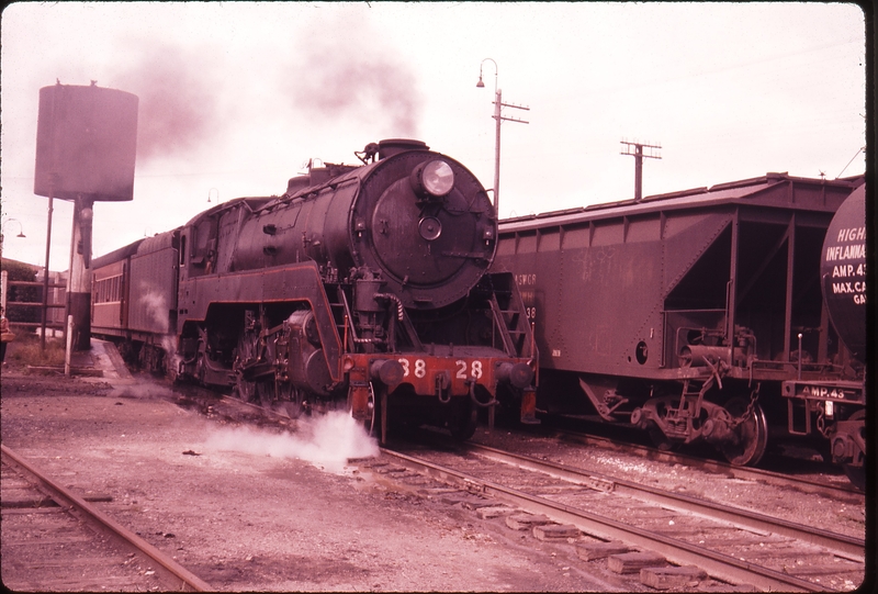 100343: Moss Vale Up Melbourne Express 3828 Parachute Water Tank