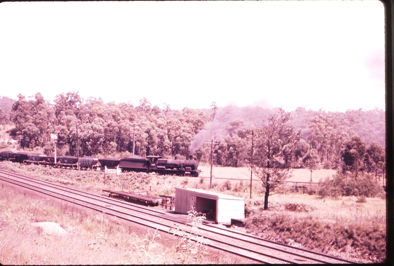 100400: Fassifern Shunt on Newstan Colliery branch 5260