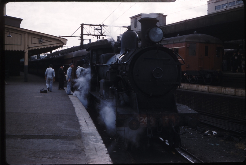 100430: Sydney Central 7:57am Kiama Passenger 3243