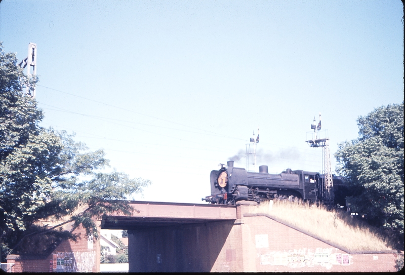 100582: Mile 6 Malvern - Caulfield Down PBPS Dairylander A2 986 Photo W M Langford