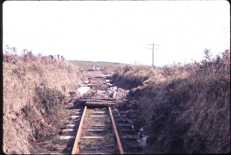 100679: Weeaproinah End of track Dismantling crew in background