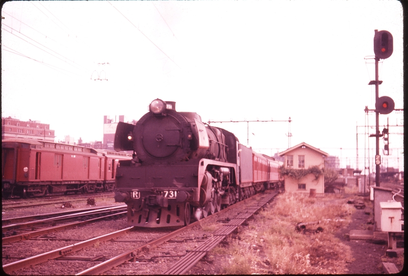 100735: Spencer Street 6:05pm Geelong Passenger R 731