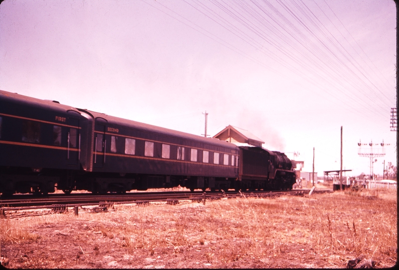 100780: North Bendigo Junction Up Swan Hill Passenger R 754